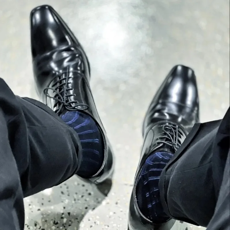Men Formal Wear Set - ถุงเท้าลายทางผู้ชาย ถุงเท้ายาวบางเฉียบสำหรับชุดสูท ถุงเท้าผ้าไหมบางเซ็กซี่ ถุงน่องบางเฉียบ ถุงเท้าธุรกิจสำหรับผู้ชาย